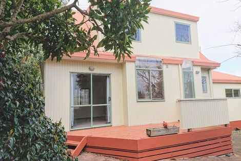 Photo of property in 2/12 Grenadine Place, Unsworth Heights, Auckland, 0632