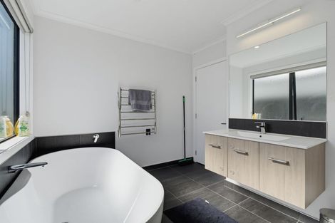 Photo of property in 8 Enforce Lane, Halswell, Christchurch, 8025