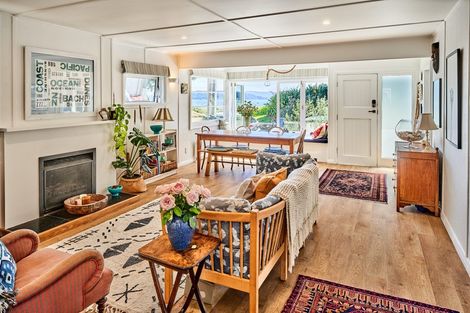 Photo of property in 53 Pukatea Street, Eastbourne, Lower Hutt, 5013