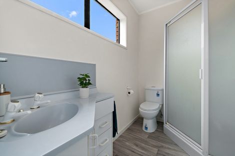 Photo of property in 5 Redmount Place, Red Hill, Papakura, 2110