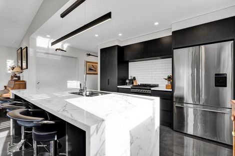 Photo of property in 3 Baring Terrace, Strandon, New Plymouth, 4312