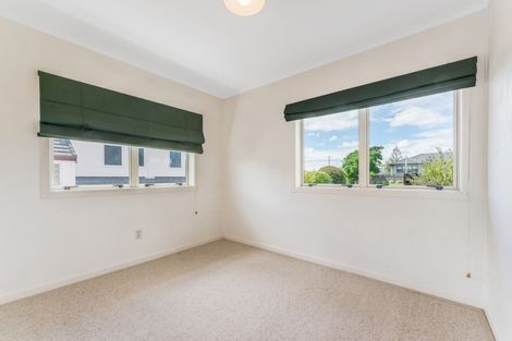 Photo of property in 86 Mellons Bay Road, Mellons Bay, Auckland, 2014