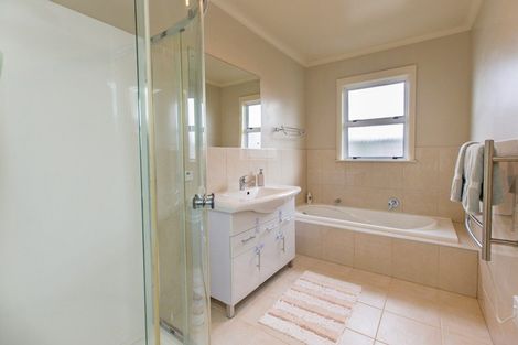 Photo of property in 4 Woodstock Place, Hokowhitu, Palmerston North, 4410