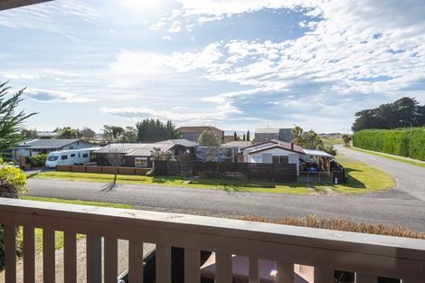Photo of property in 121 Park Terrace, Waikuku Beach, 7473