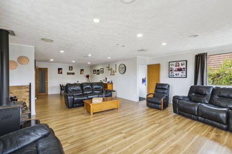 Photo of property in 12 Cullen Place, Tawa, Wellington, 5028