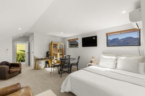 Photo of property in 6 Stockyard Lane, Jacks Point, Queenstown, 9371