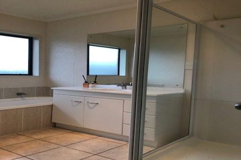 Photo of property in 12 Glastry Close, East Tamaki Heights, Auckland, 2016