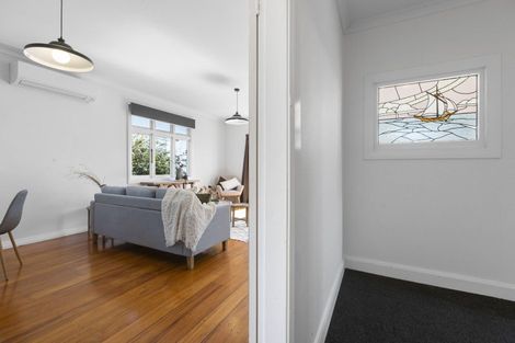 Photo of property in 2 Chilman Street, Strandon, New Plymouth, 4312