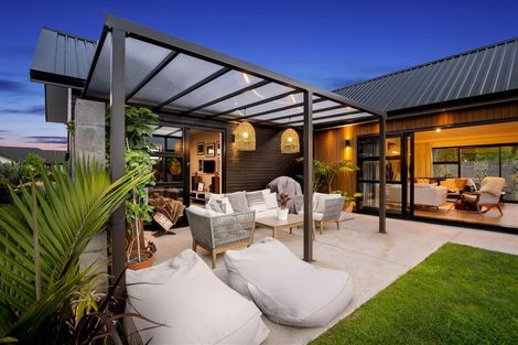 Photo of property in 2 Len Ireland Drive, Kumeu, 0810