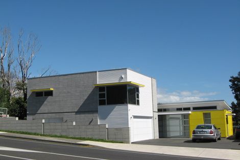 Photo of property in 90 Eliot Street, New Plymouth, 4310