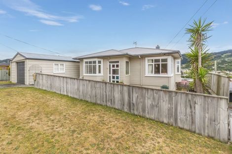 Photo of property in 21 Tawa Terrace, Tawa, Wellington, 5028