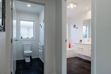 Photo of property in 2 Morocco Terrace, Kelvin Grove, Palmerston North, 4414