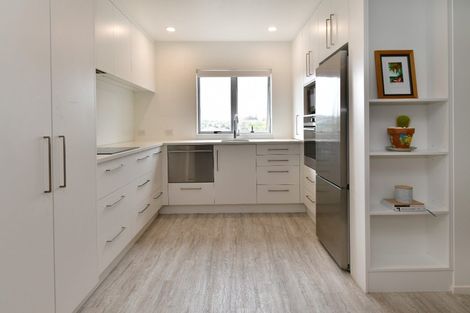 Photo of property in 3/22 Northcross Drive, Oteha, Auckland, 0632