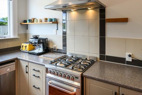 Photo of property in 10 Kingswood Street, Takaro, Palmerston North, 4412