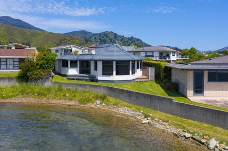 Photo of property in 291b Waikawa Road, Waikawa, Picton, 7220