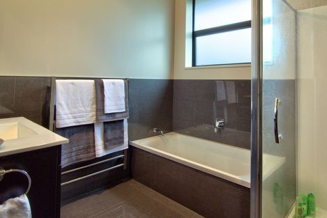 Photo of property in 82a Shaw Road, Oratia, Auckland, 0604