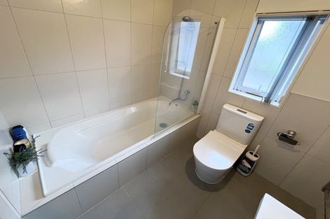 Photo of property in 22 Mulroy Place, Pinehill, Auckland, 0632