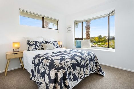 Photo of property in 10 Devana Court, Torbay, Auckland, 0630