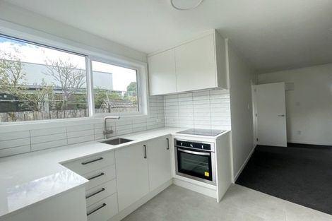Photo of property in 77 Riverpark Crescent, Henderson, Auckland, 0610