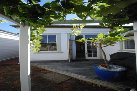 Photo of property in 128 Elizabeth Street, Mount Victoria, Wellington, 6011