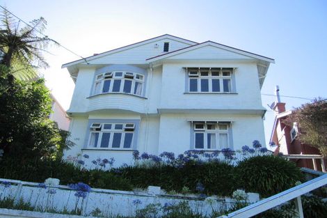 Photo of property in 136 Kelburn Parade, Kelburn, Wellington, 6012