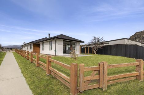 Photo of property in 40 Marbleleaf Lane, Albert Town, Wanaka, 9305