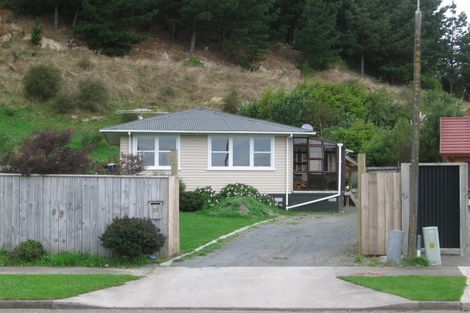 Photo of property in 23 Poneke Drive, Waikanae, 5036