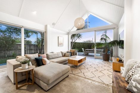 Photo of property in 17 Vincent Road, Northcote Point, Auckland, 0627