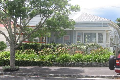 Photo of property in 18 Hastings Parade, Devonport, Auckland, 0624