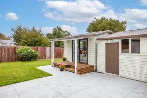 Photo of property in 32 Bateman Avenue, Bryndwr, Christchurch, 8053