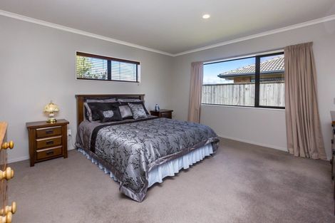 Photo of property in 2 Percy Kinsman Crescent, Riverstone Terraces, Upper Hutt, 5018