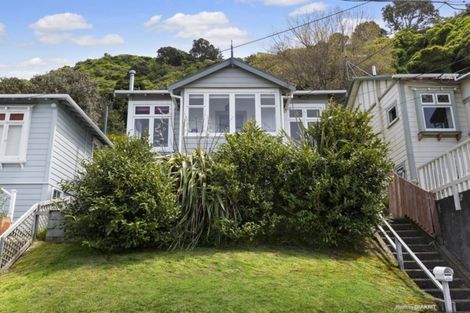 Photo of property in 174 Sutherland Road, Lyall Bay, Wellington, 6022