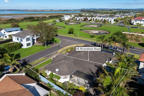 Photo of property in 43 Riverstone Road, Te Atatu Peninsula, Auckland, 0610