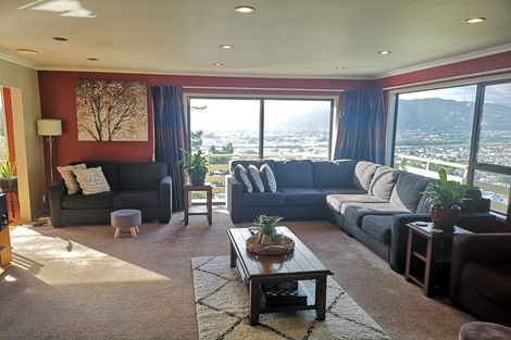 Photo of property in 10 Jacaranda Grove, Maungaraki, Lower Hutt, 5010