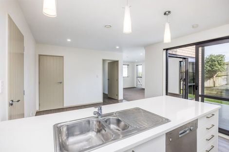 Photo of property in 33 Carole Crescent, Pakuranga, Auckland, 2010