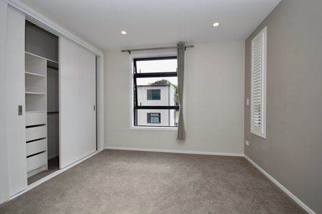 Photo of property in 41d Camelot Place, Glenfield, Auckland, 0629