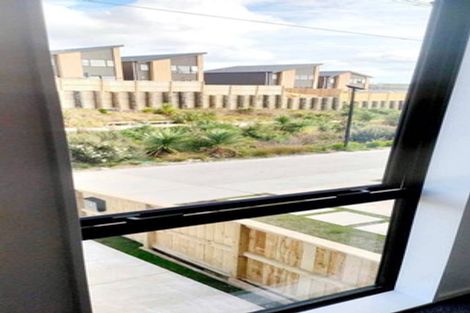 Photo of property in 14 Papai Lane, Massey, Auckland, 0614