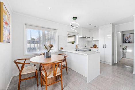 Photo of property in 4/94 Lynwood Road, New Lynn, Auckland, 0600