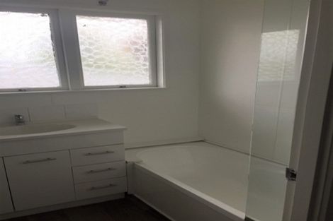 Photo of property in 9 Shale Avenue, Massey, Auckland, 0614