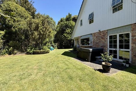 Photo of property in 35 Ravenstone Place, Chatswood, Auckland, 0626