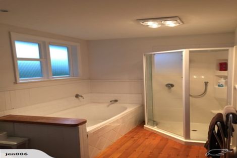 Photo of property in 5 Taratoa Street, Point England, Auckland, 1072