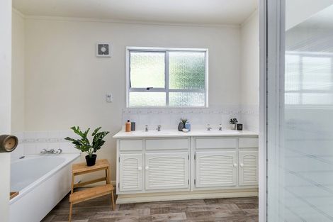 Photo of property in 99 Akaroa Drive, Maupuia, Wellington, 6022