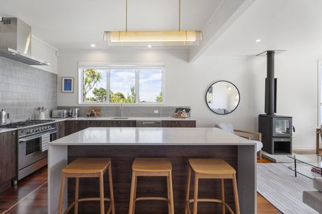 Photo of property in 41 Te Ahuahu Road, Piha, New Lynn, 0772