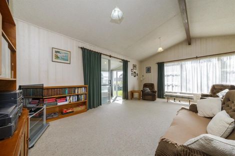 Photo of property in 8 Walker Crescent, Bulls, 4818