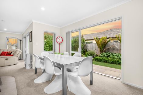 Photo of property in 12 Lombardia Way, Karaka, Papakura, 2113