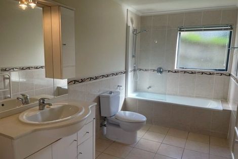 Photo of property in 104 George Deane Place, Greenhithe, Auckland, 0632