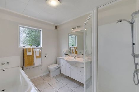 Photo of property in 34 Oak Avenue, Paremata, Porirua, 5024