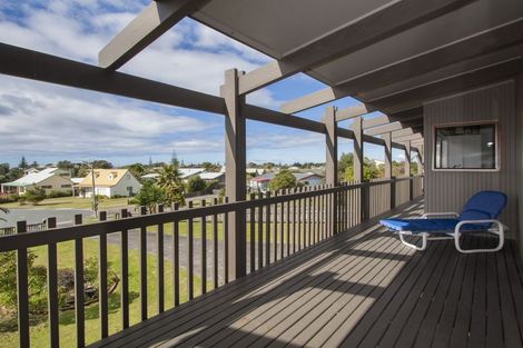 Photo of property in 10 Patterson Place, Waihi Beach, 3611