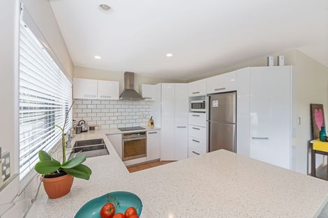 Photo of property in 17 Coralsea Way, Arkles Bay, Whangaparaoa, 0932