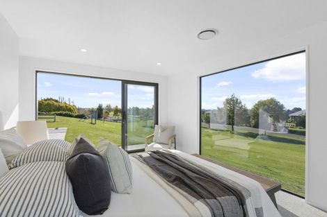 Photo of property in 14 Village Green Drive, Huntingdon, 7774